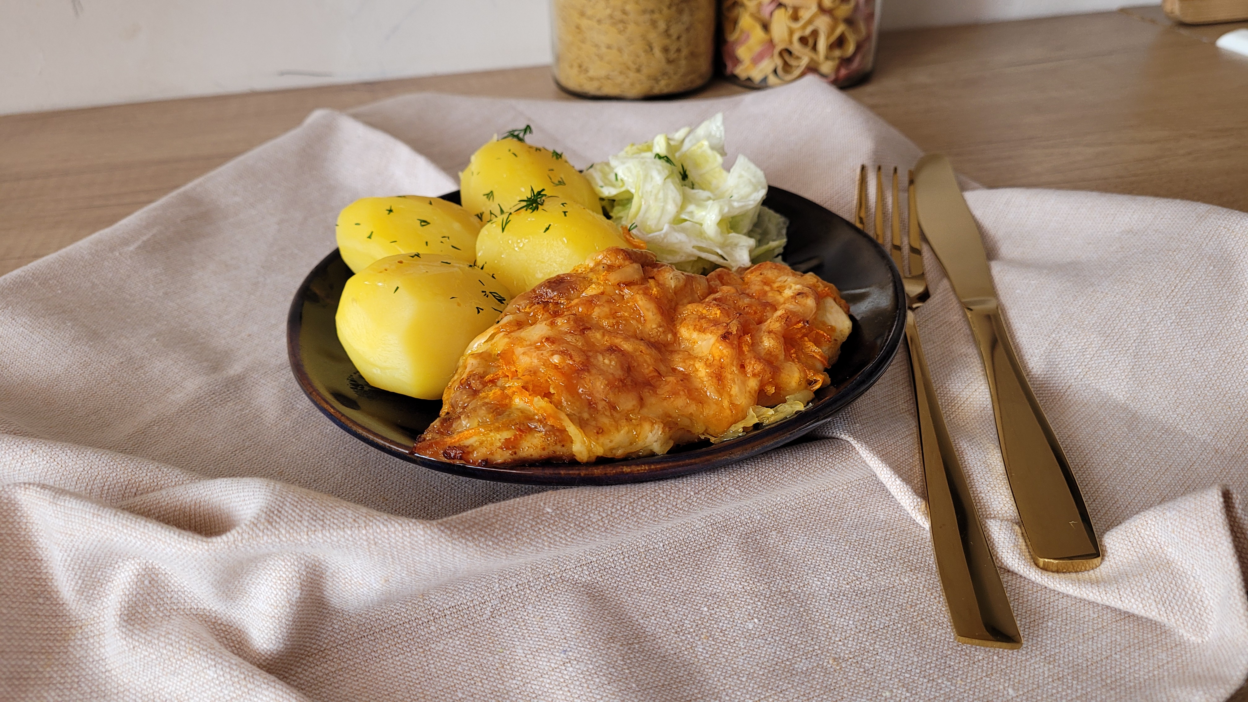 Filet z piersi kurczaka zapiekany z marchewką