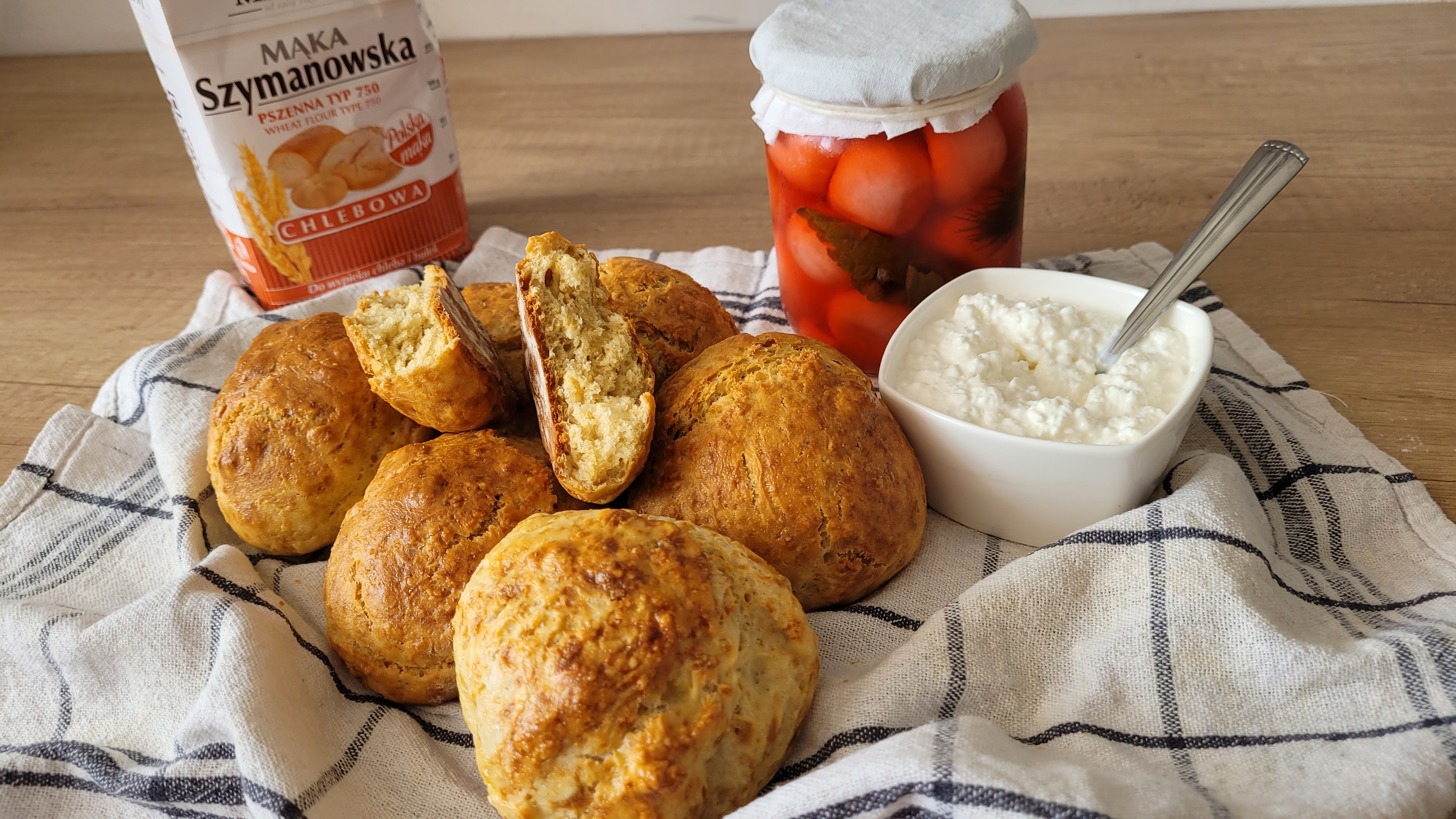 Śniadaniowe bułeczki jogurtowe