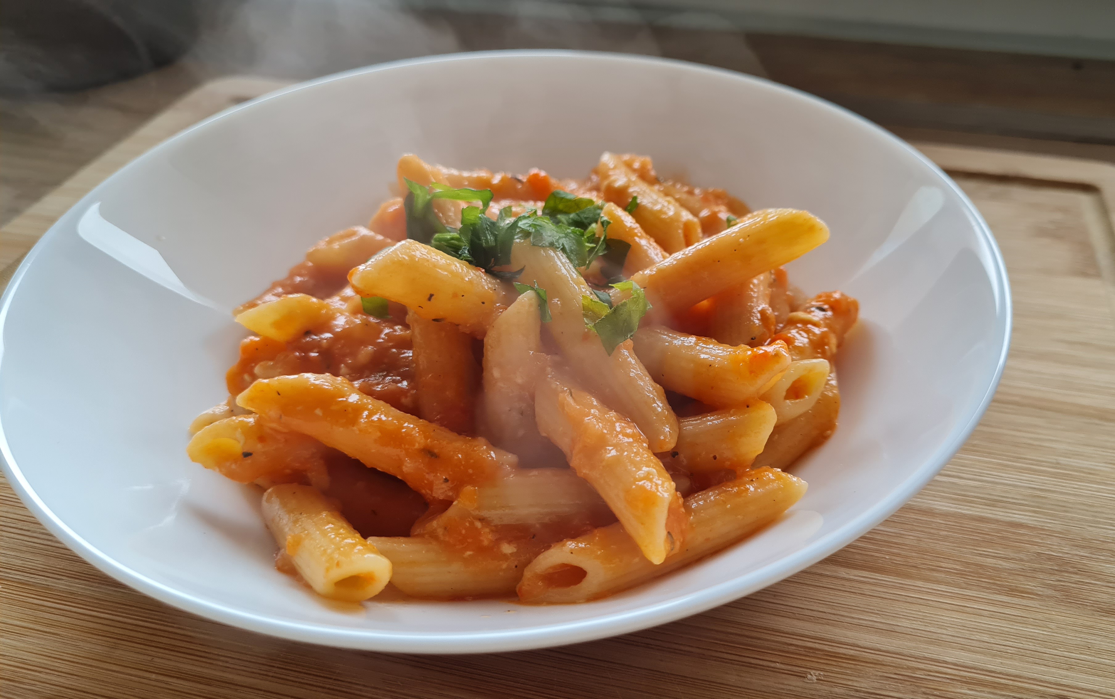 Penne w sosie pomidorowo-paprykowym
