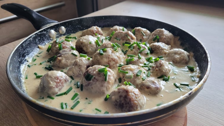 Pulpeciki drobiowe w sosie chrzanowym