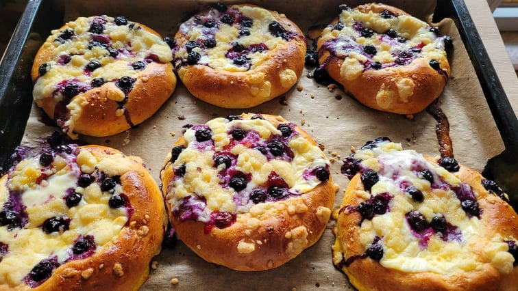 Drożdżówki z borówkami