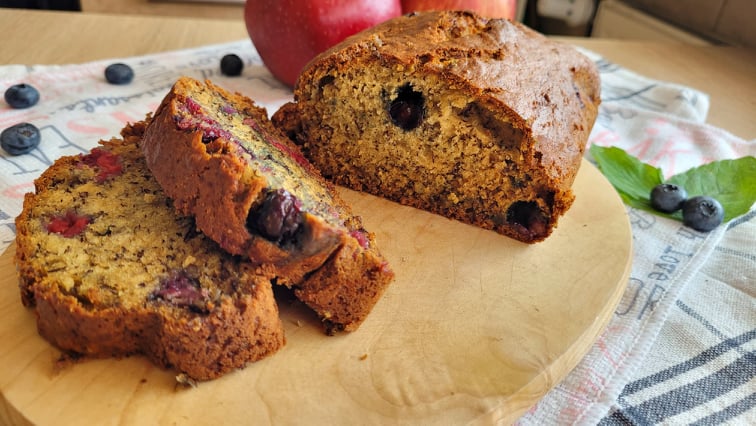 Chlebek bananowy z owocami