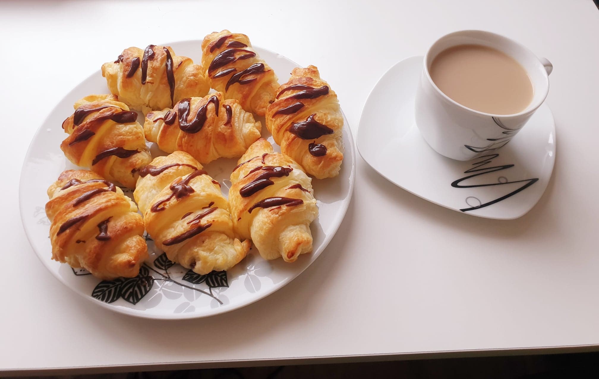 Błyskawiczne rogaliki z ciasta francuskiego