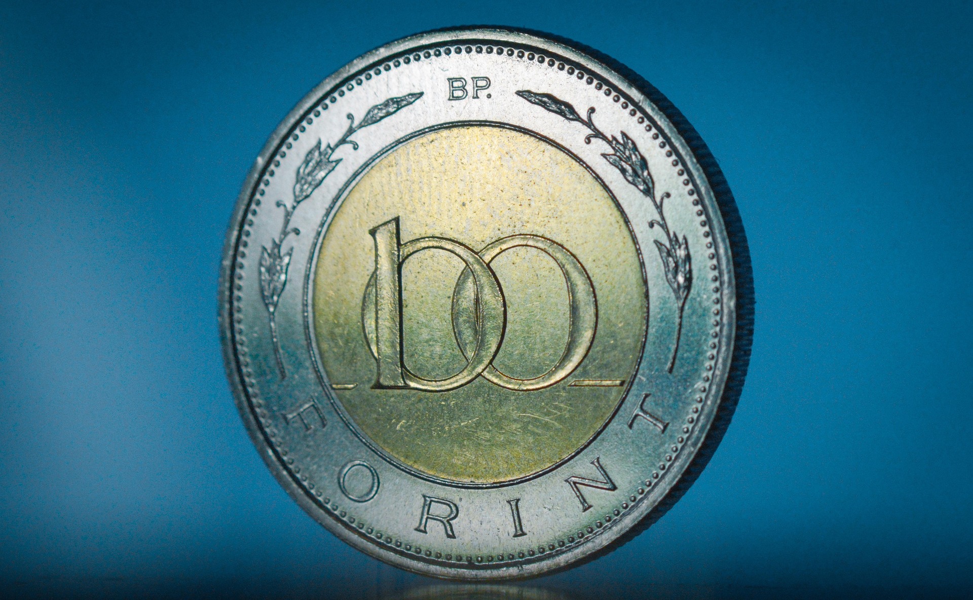 Forint na rekordowych szczytach - analiza czynników stojących za spektakularną aprecjacją węgierskiej waluty