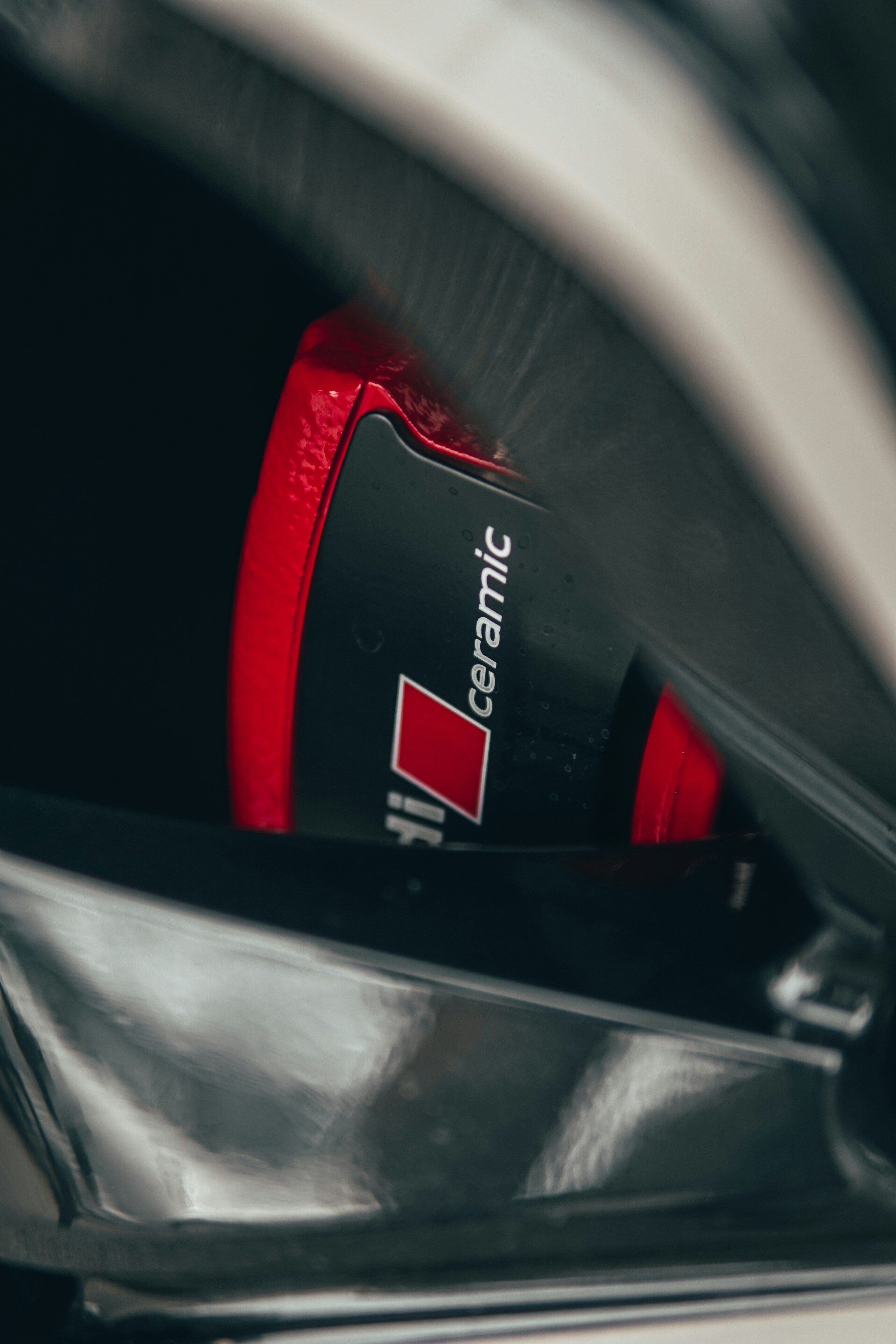 Części samochodowe: Oryginał czy zamiennik? Gdzie kupić najtaniej w 2025 roku