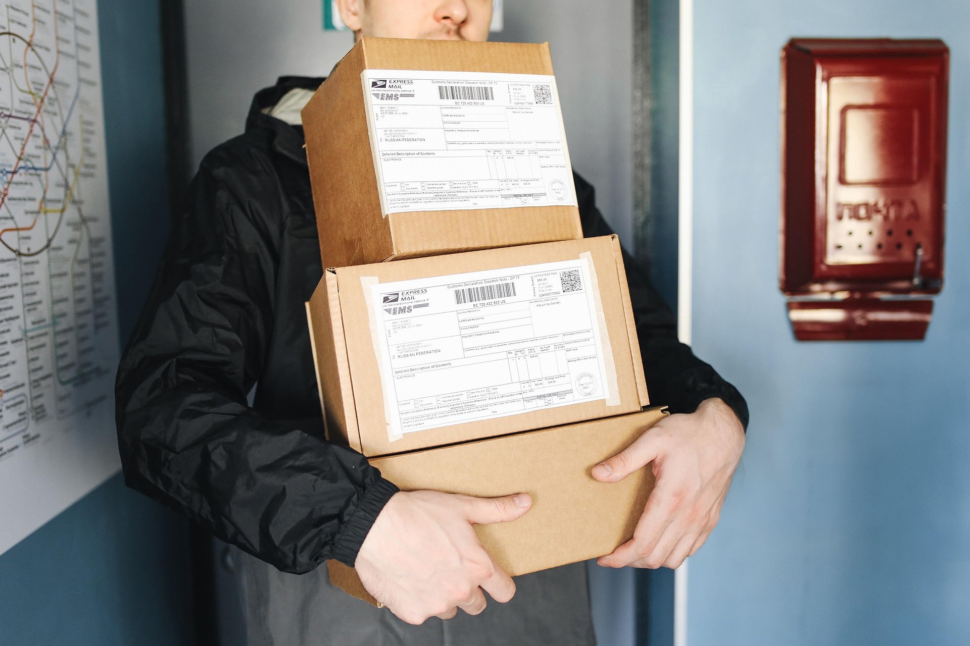 Wojna gigantów: InPost kontra Allegro - jak sztuczna inteligencja zmieni polski e-commerce